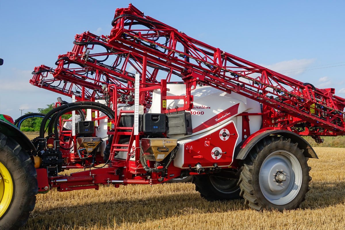 Mașină de erbicidat: Ghid Tehnic pentru Alegerea Utilajului Optim în 2026