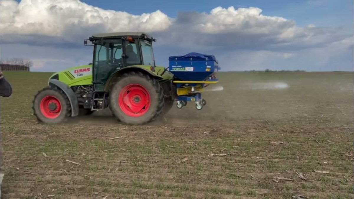 Mașină de împrăștiat îngrășăminte: Ghid Complet de Achiziție pentru Fermieri în 2026